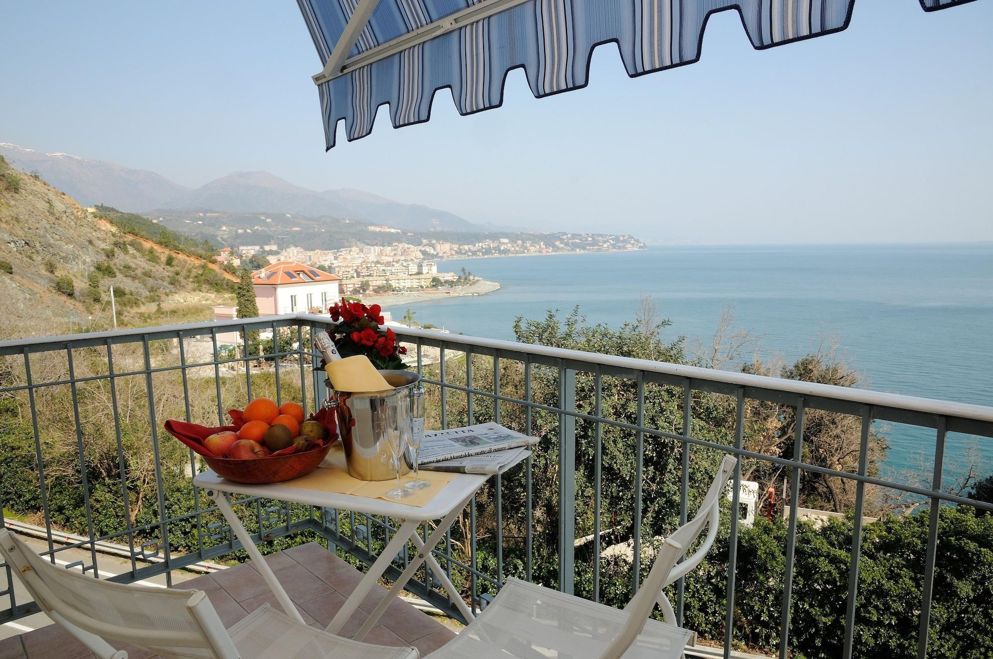 Hotel Puntabella Varazze Esterno foto