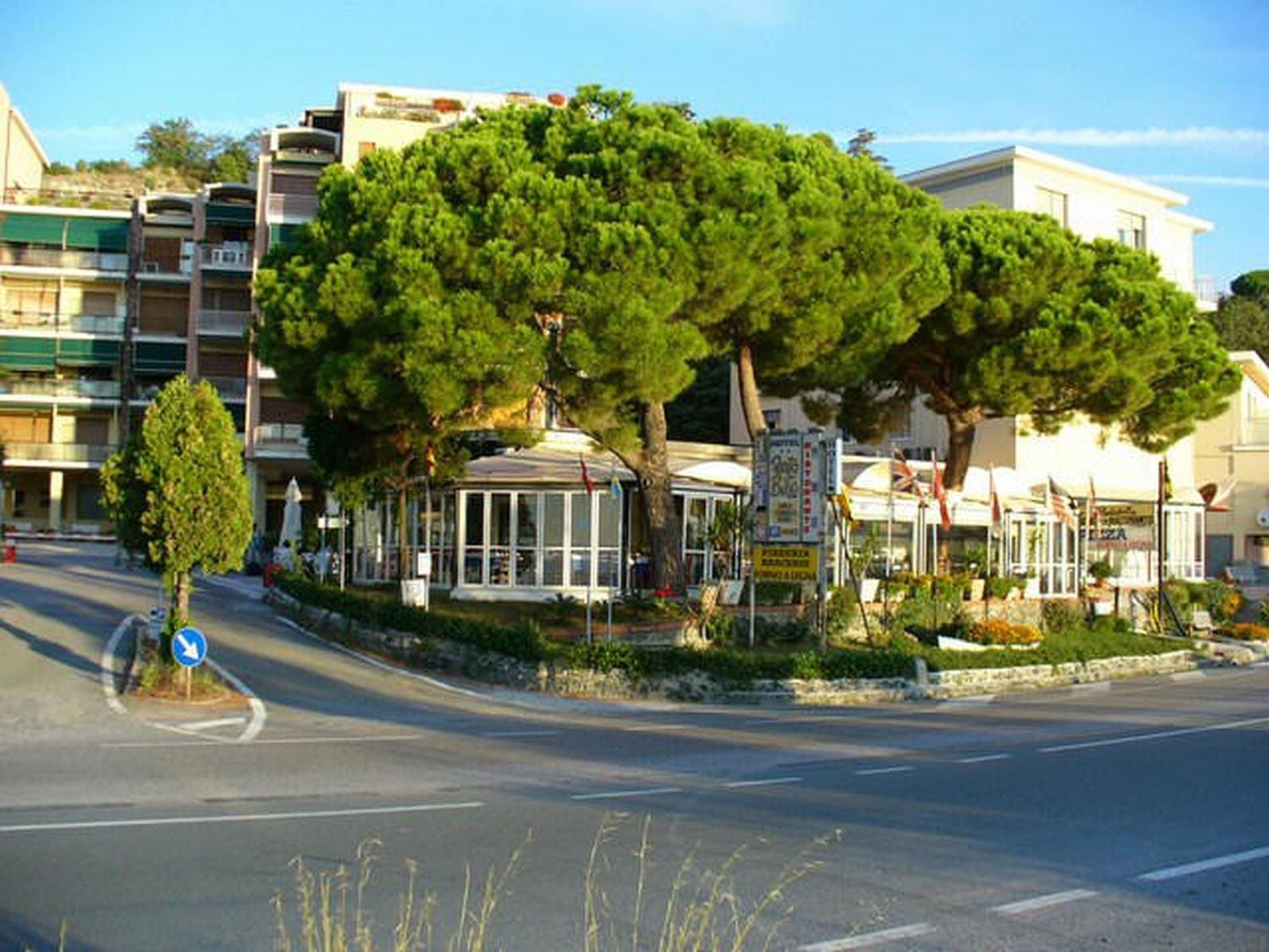 Hotel Puntabella Varazze Esterno foto