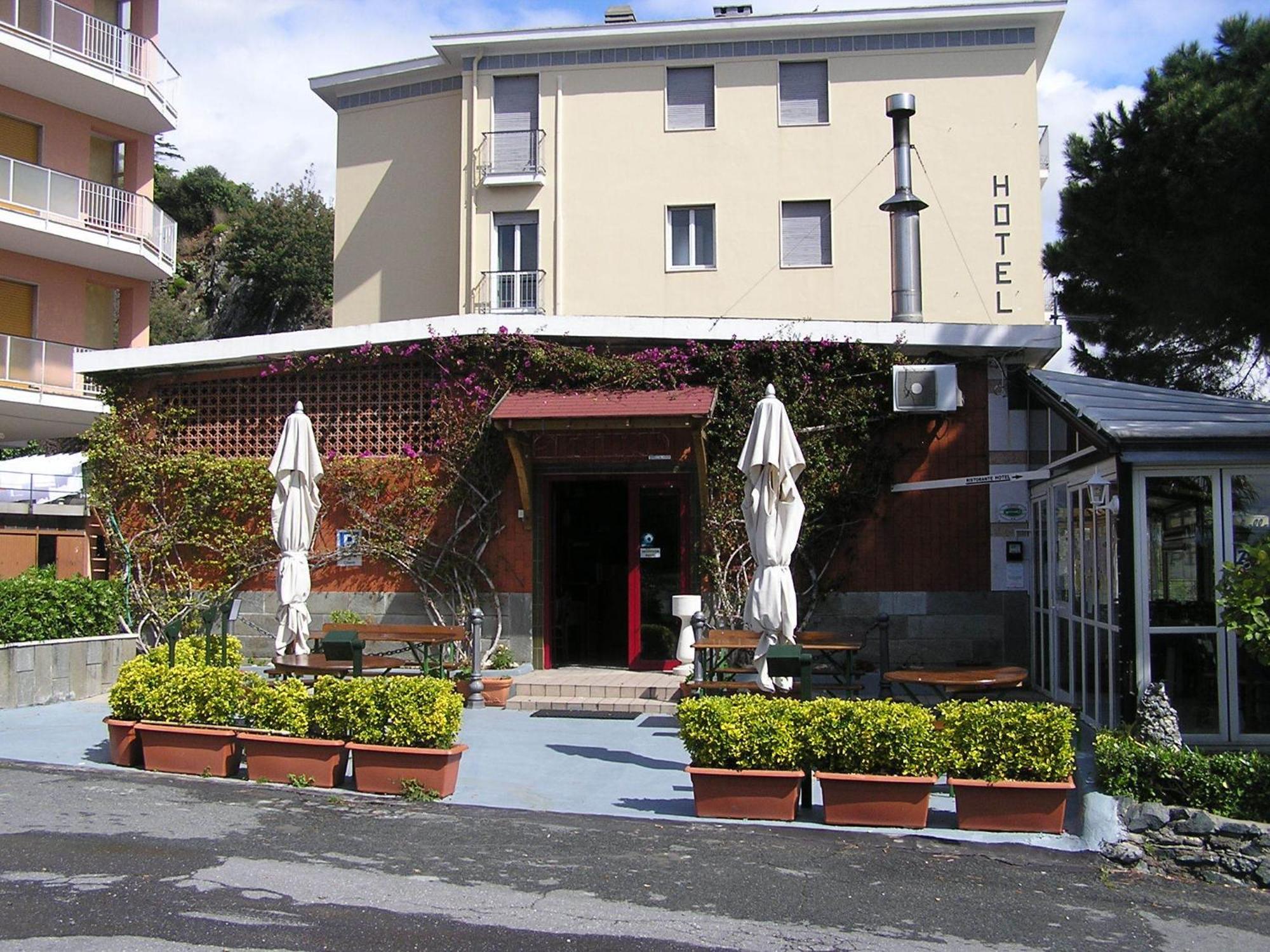 Hotel Puntabella Varazze Esterno foto
