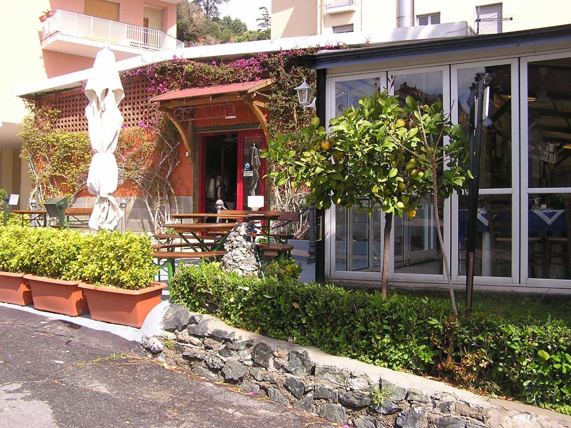 Hotel Puntabella Varazze Esterno foto